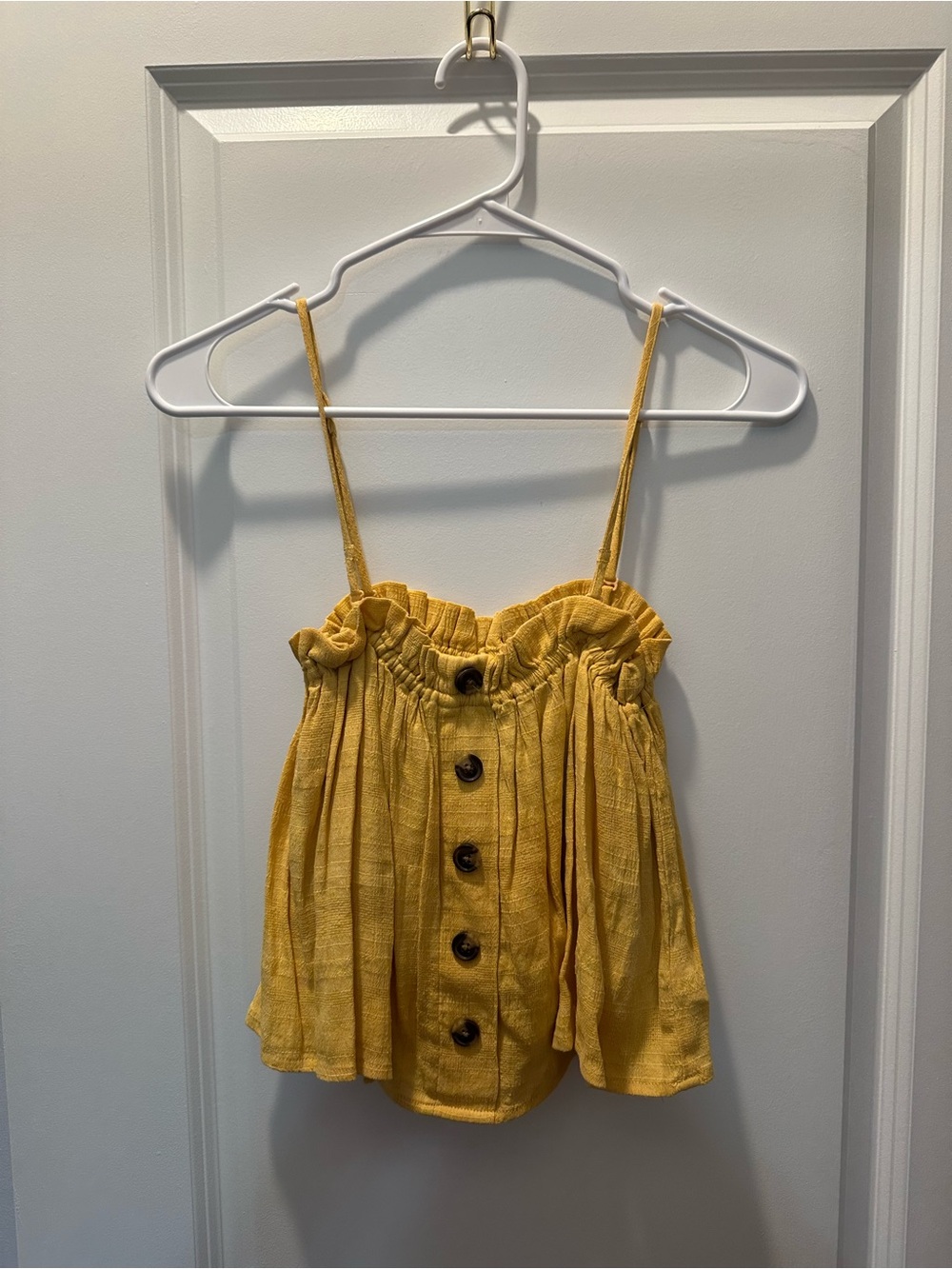 American Eagle Yellow Button-Front Smocked Strappy Top size Medium